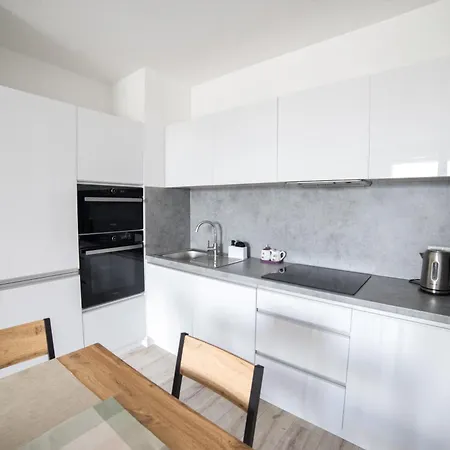 Apartment Modern Gateway - 10min To High Tatras With Parking