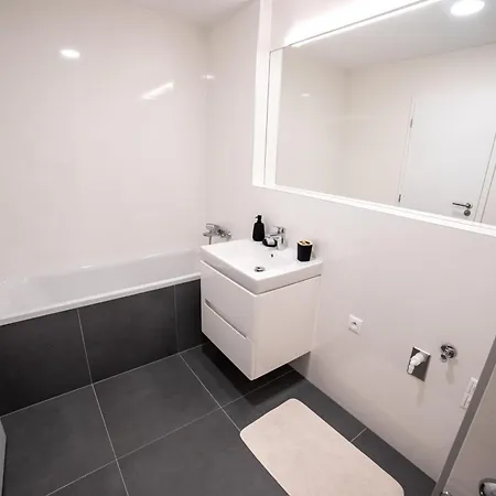 Modern Gateway - 10min To High Tatras With Parking Апартаменты *